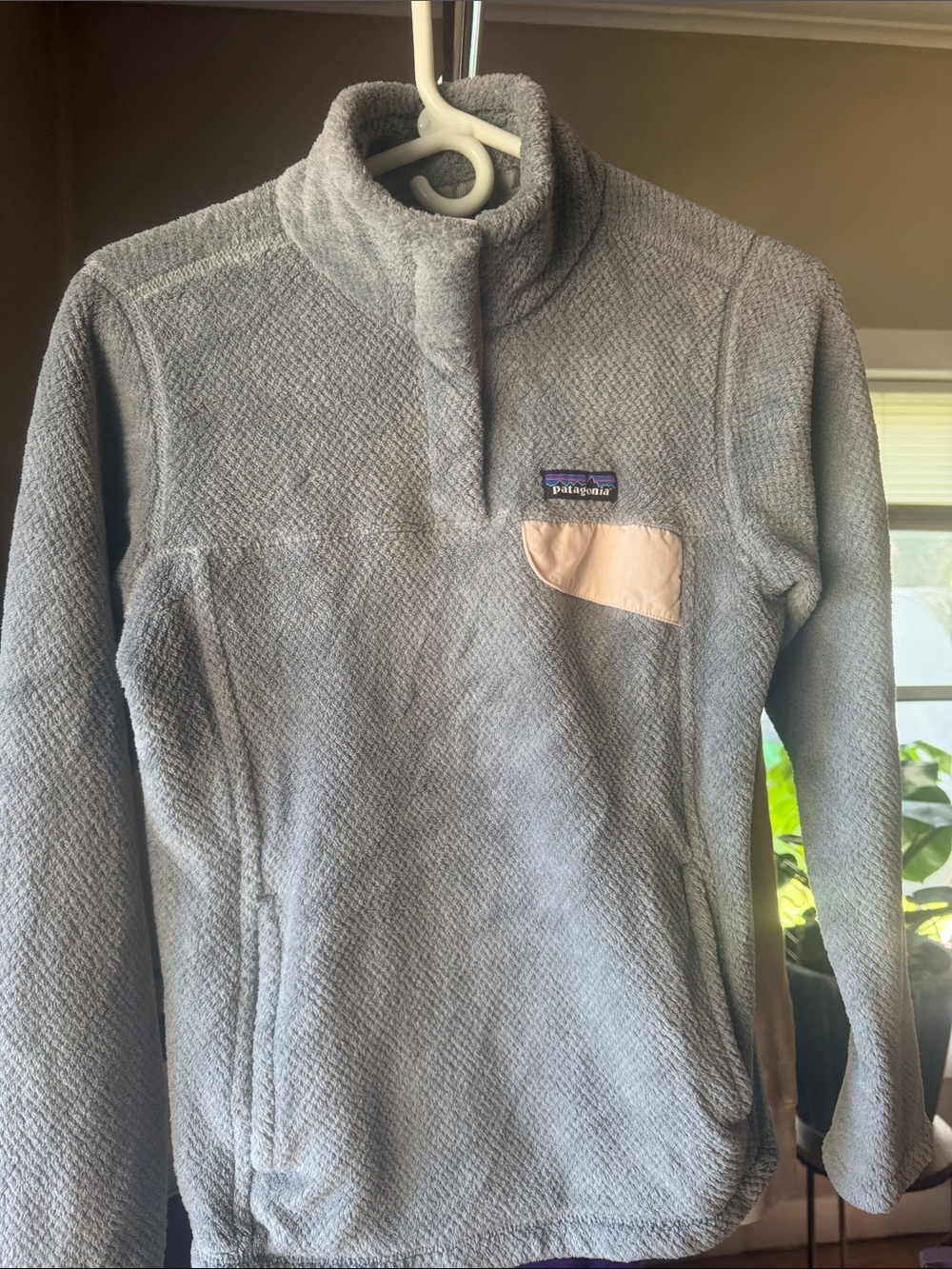 Patagonia Light Gray light pink accents Teddy Fleece Pullover with pink lining.